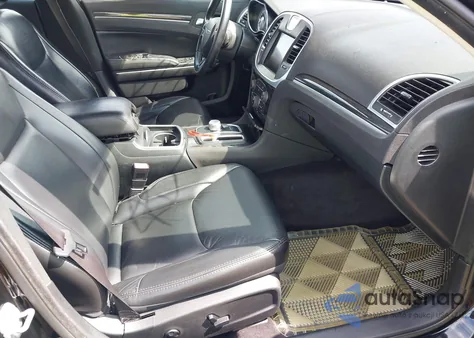 2017 Chrysler 300 Limited z USA, uszkodzony, nr VIN 2C3CCAAG8HH529830